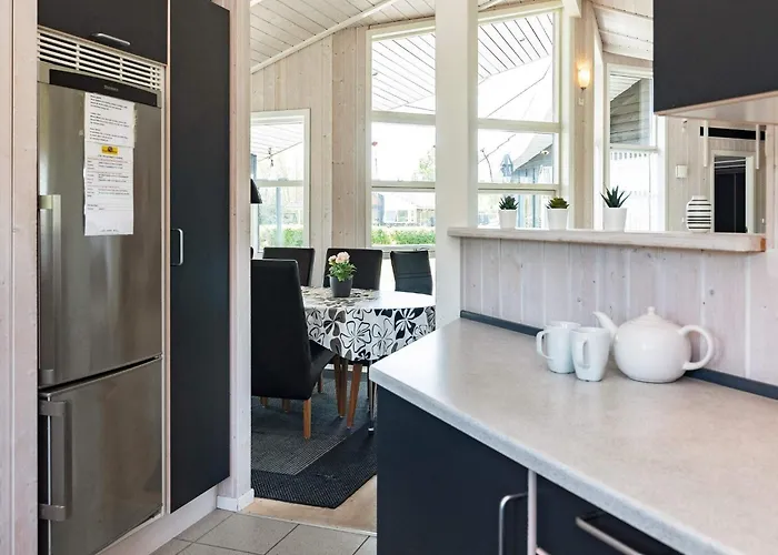 10 Person In Rudkobing-by Traum *