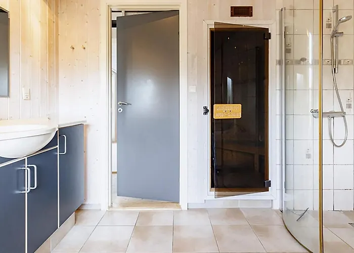 10 Person In Rudkobing-by Traum Spodsbjerg